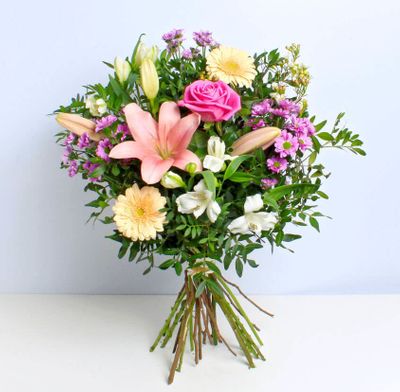 English Garden bouquet tells a sweet message for all of the loving mothers who deserve our love for them.