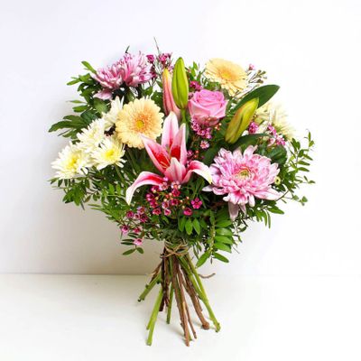 Remy floral gift designed by our skilled florists. Perfect to give and make our beloved family and friends to be the happiest persons on earth.